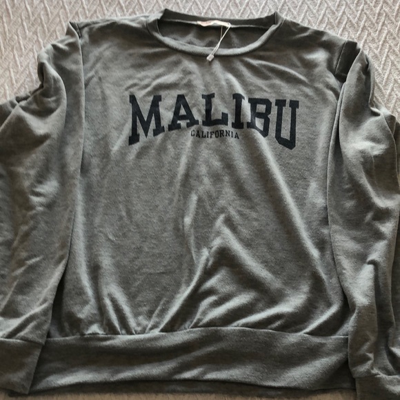 It’s a sweatshirt not very warm but pretty stylish - Picture 1 of 4